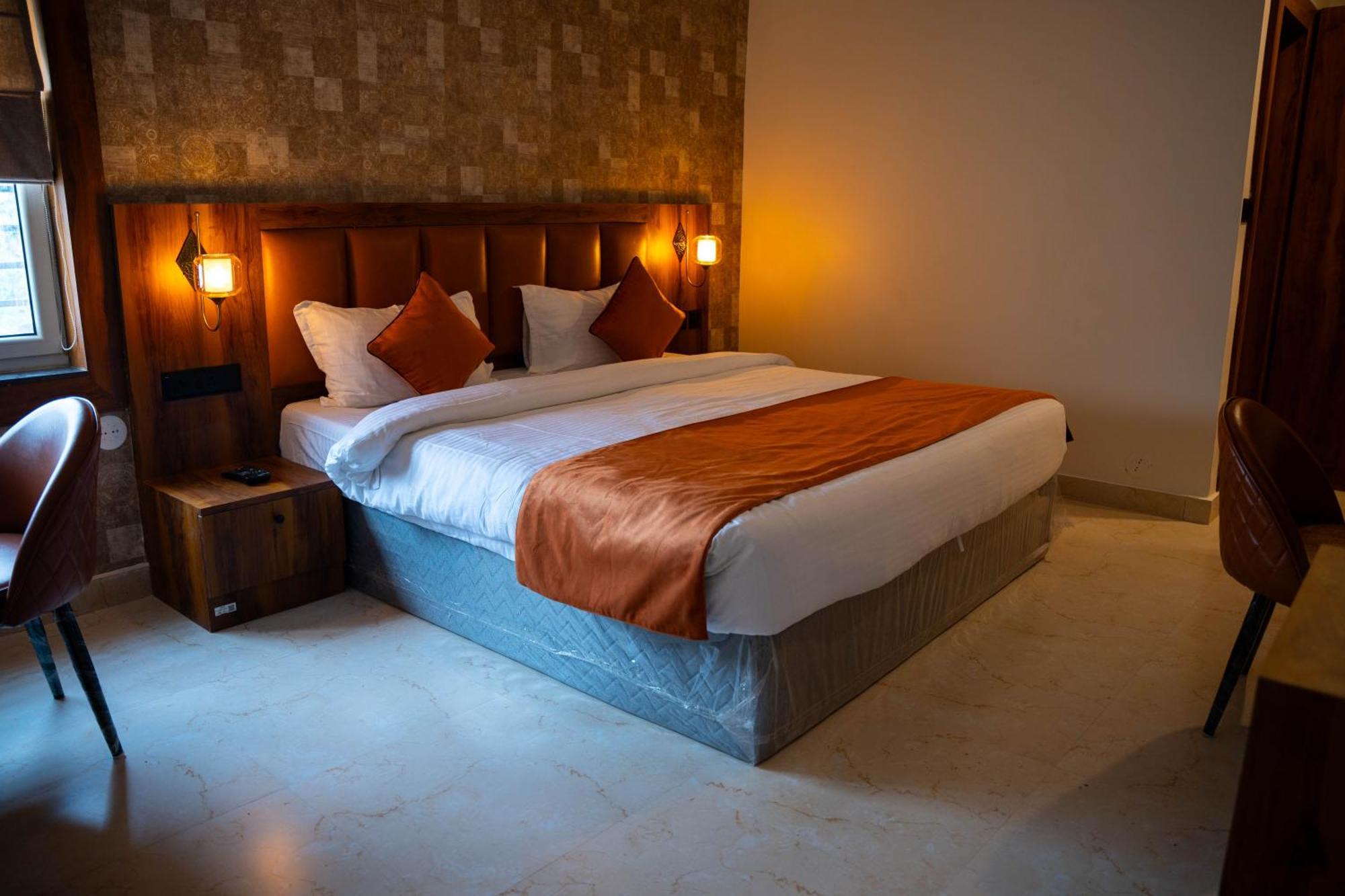Hotel Orange บูบันเนสชวาร์ ภายนอก รูปภาพ