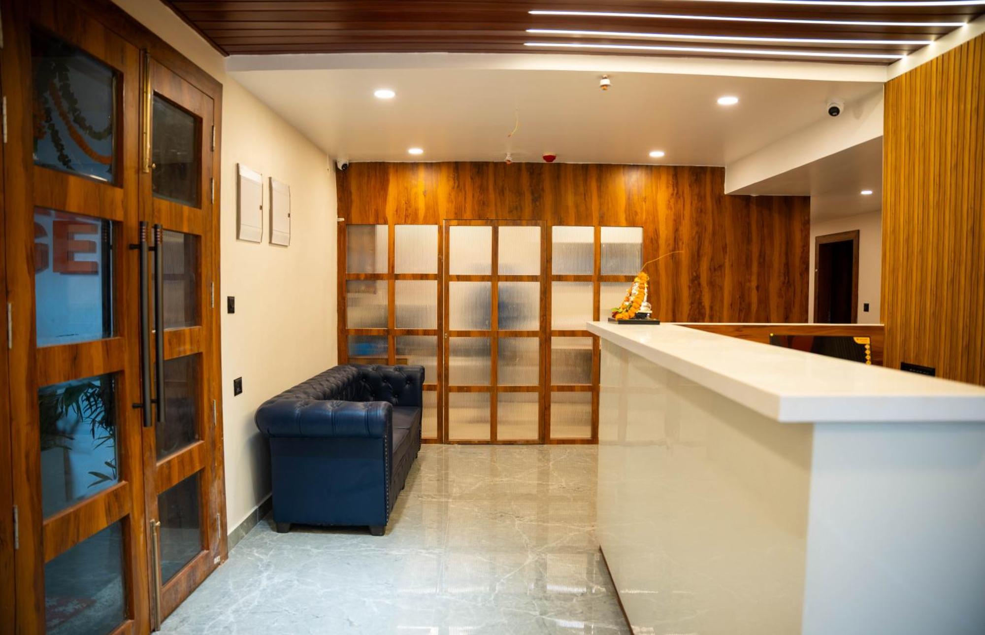 Hotel Orange บูบันเนสชวาร์ ภายนอก รูปภาพ