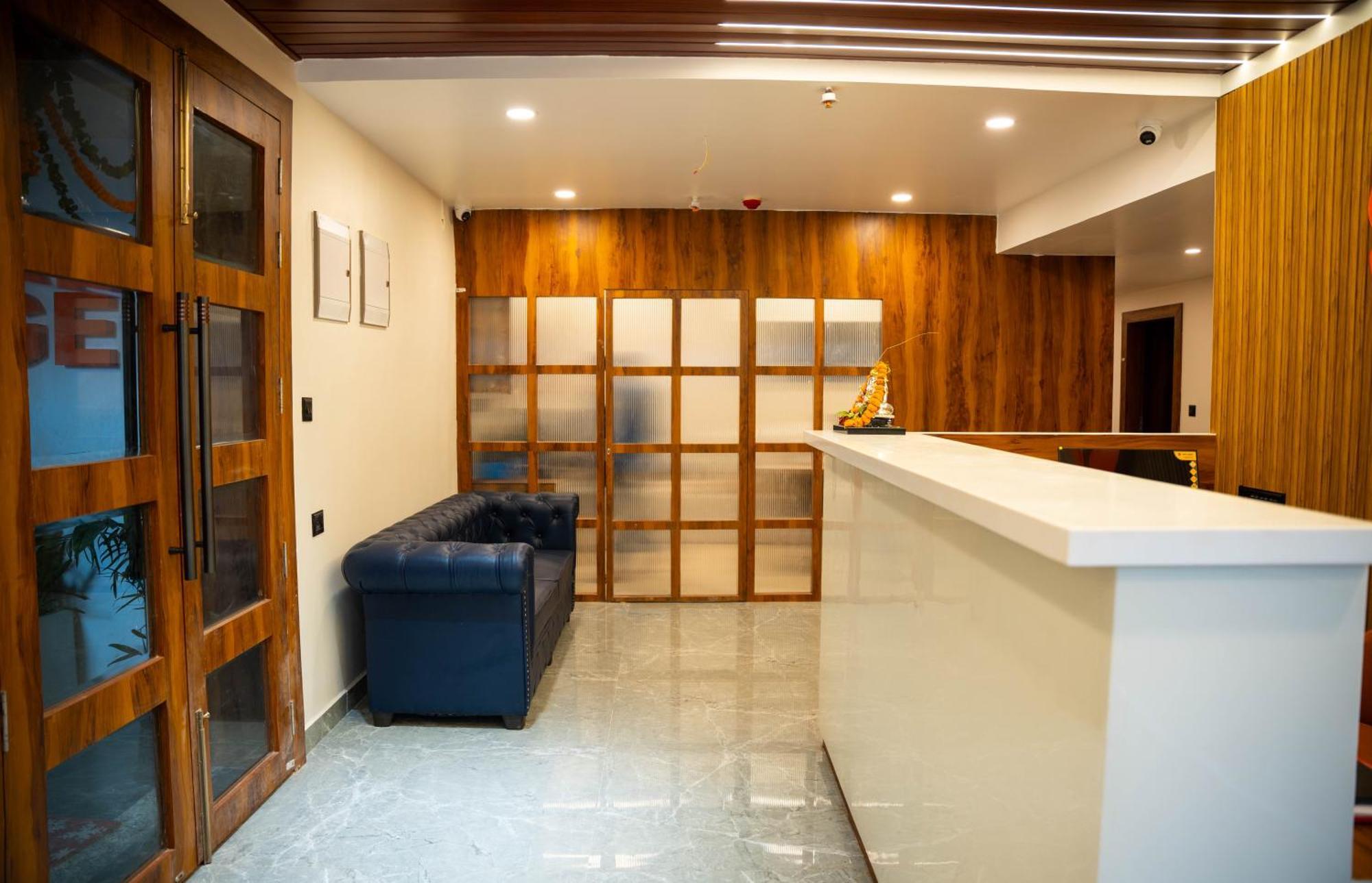 Hotel Orange บูบันเนสชวาร์ ภายนอก รูปภาพ