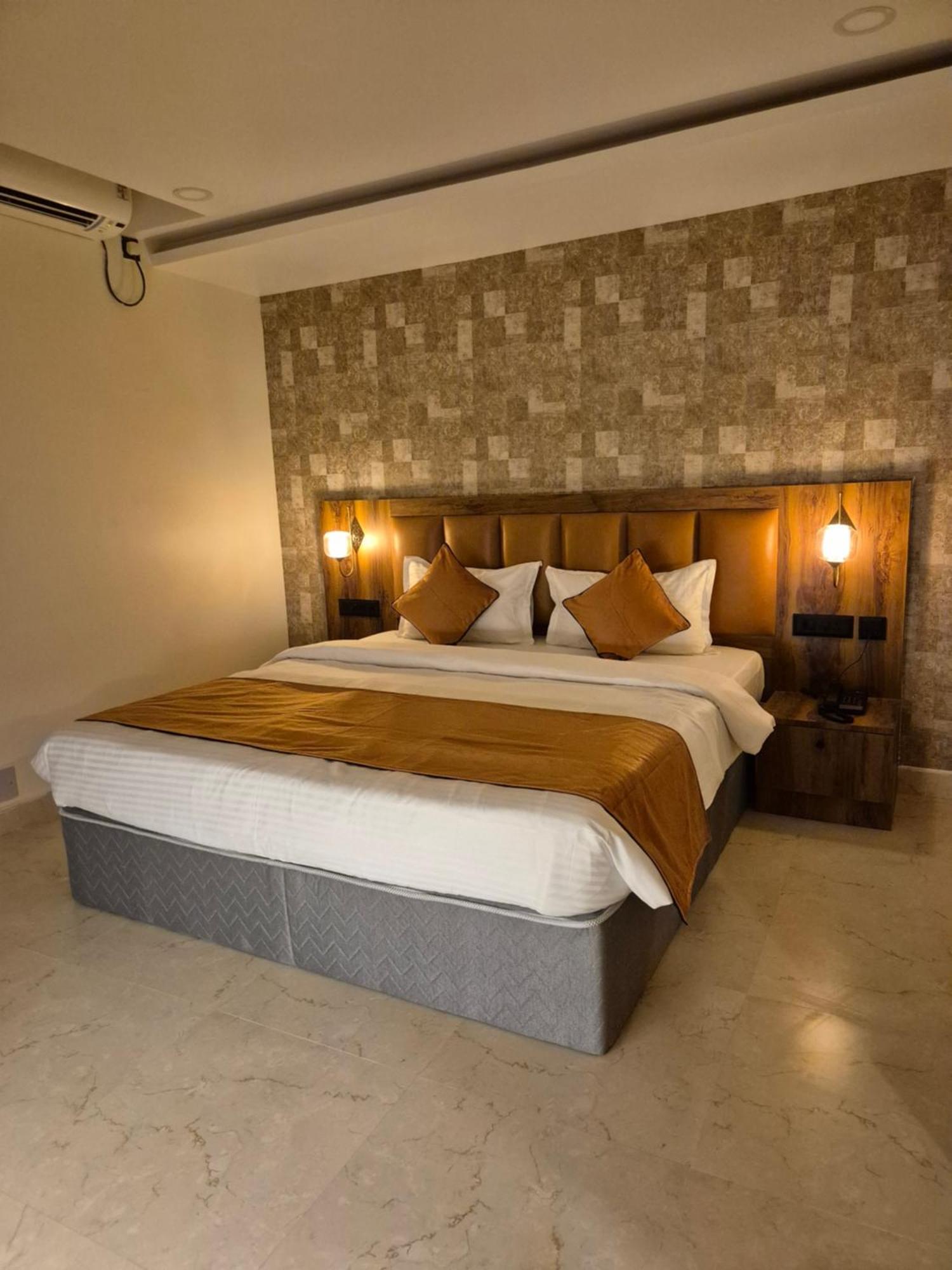 Hotel Orange บูบันเนสชวาร์ ภายนอก รูปภาพ