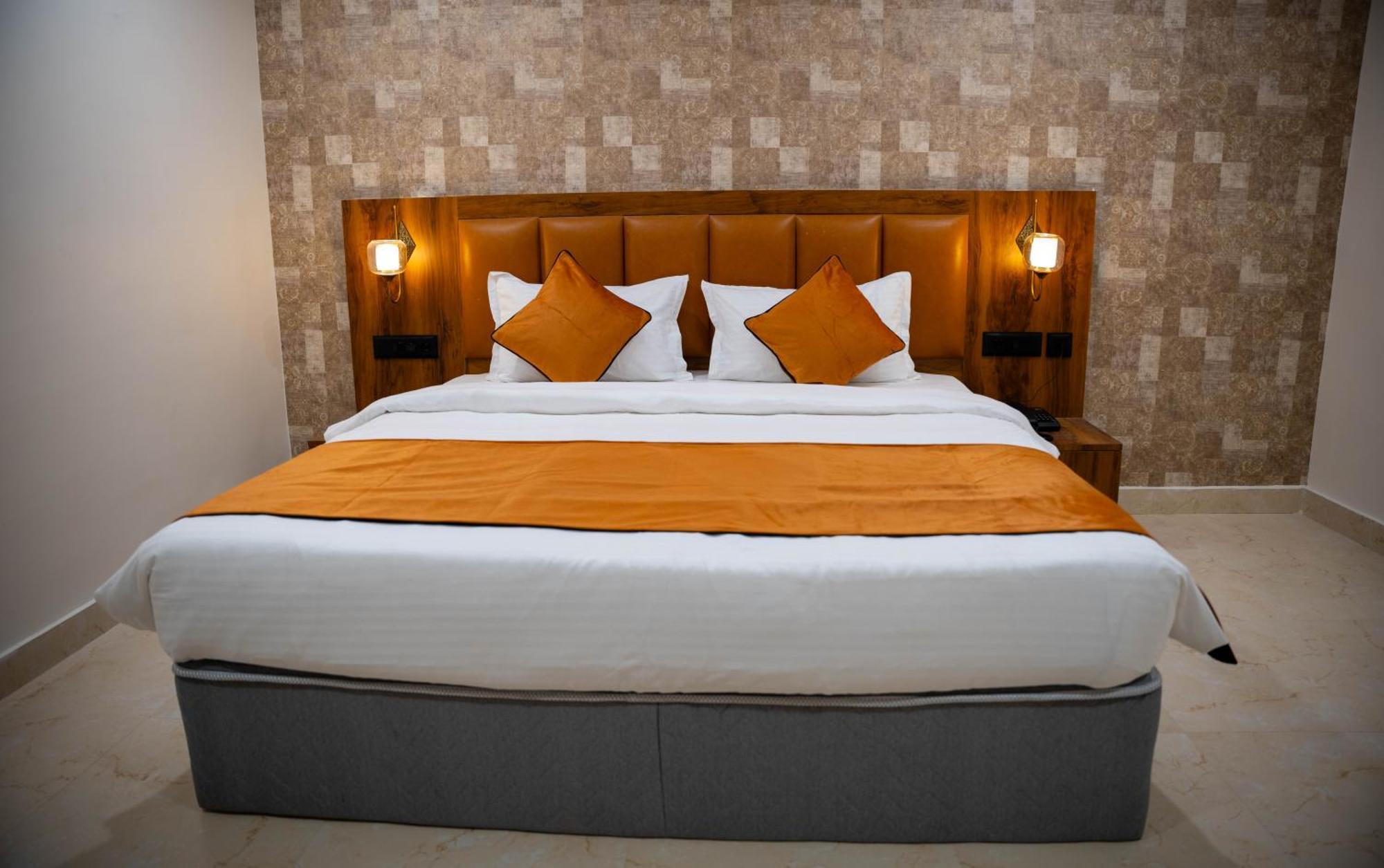 Hotel Orange บูบันเนสชวาร์ ภายนอก รูปภาพ
