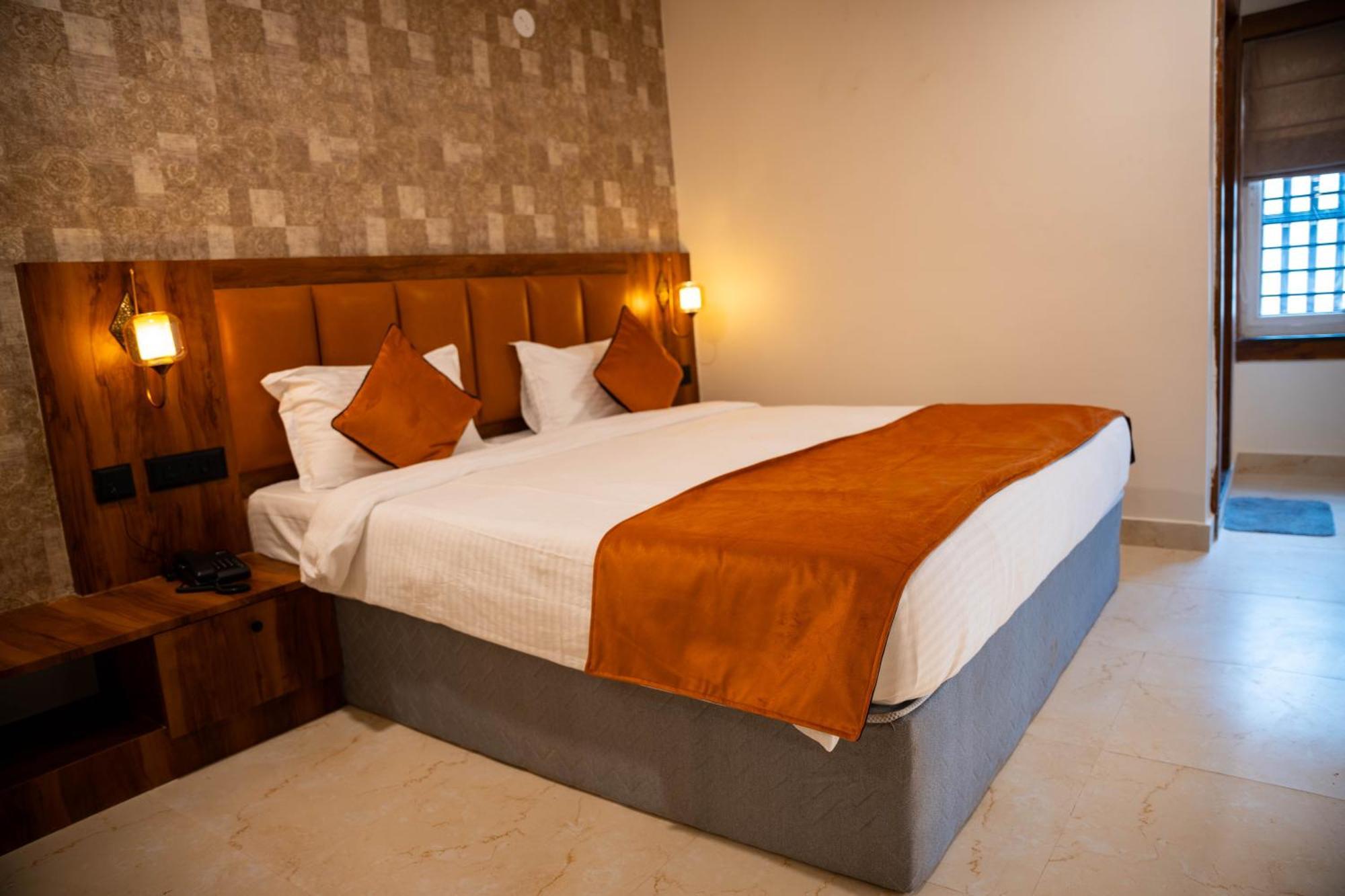 Hotel Orange บูบันเนสชวาร์ ภายนอก รูปภาพ
