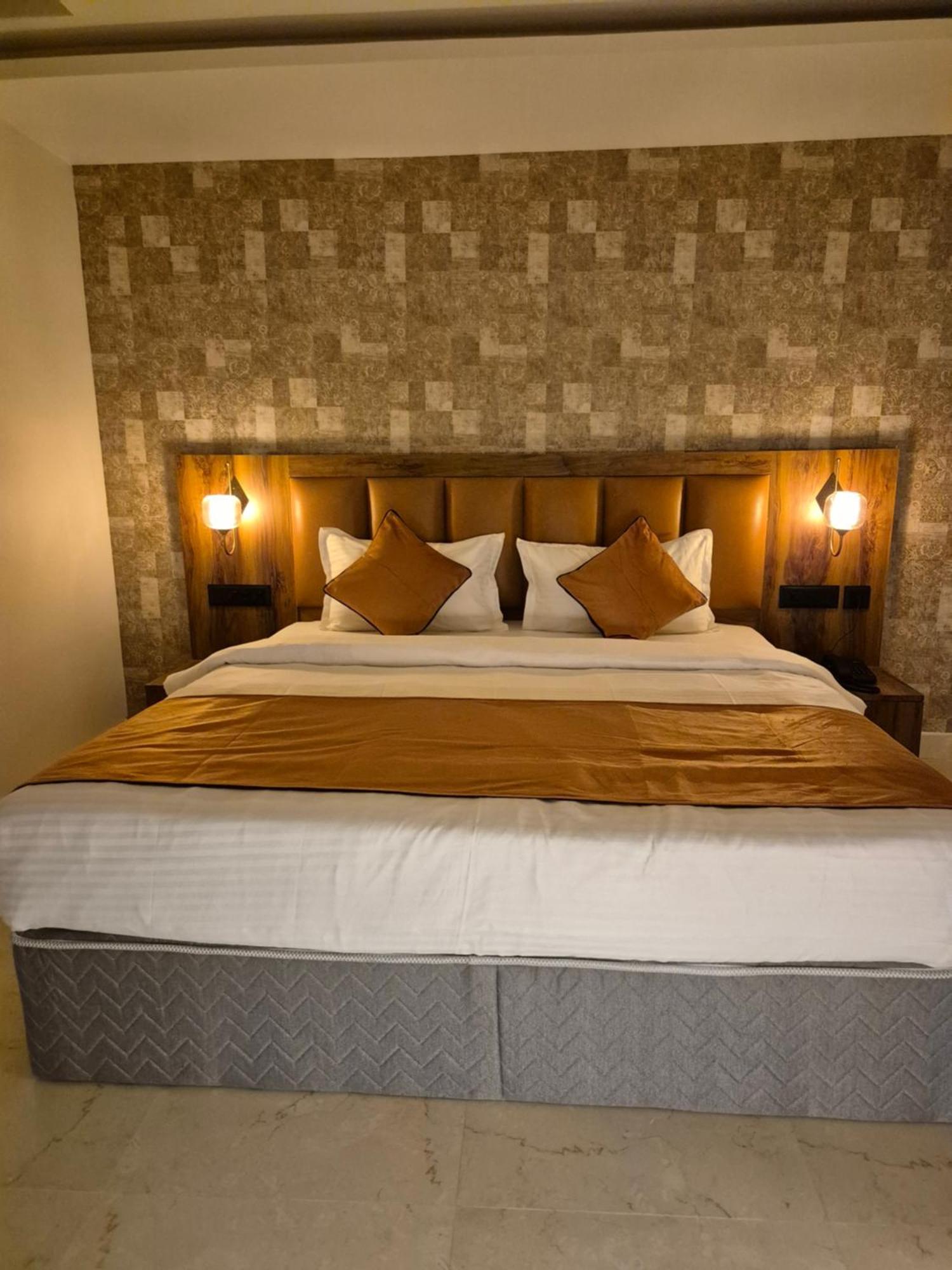 Hotel Orange บูบันเนสชวาร์ ภายนอก รูปภาพ