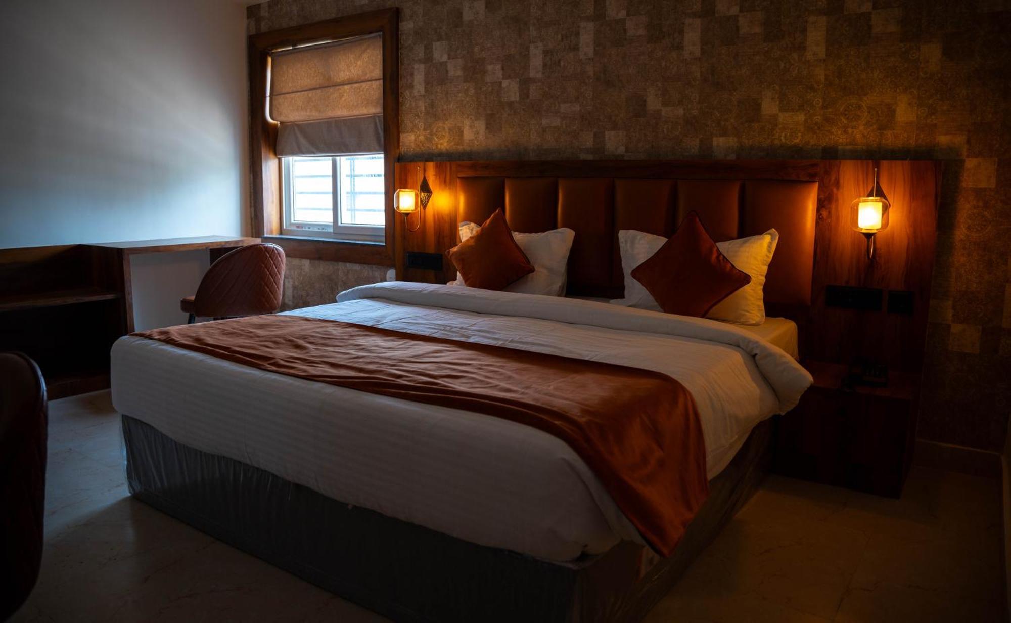 Hotel Orange บูบันเนสชวาร์ ภายนอก รูปภาพ