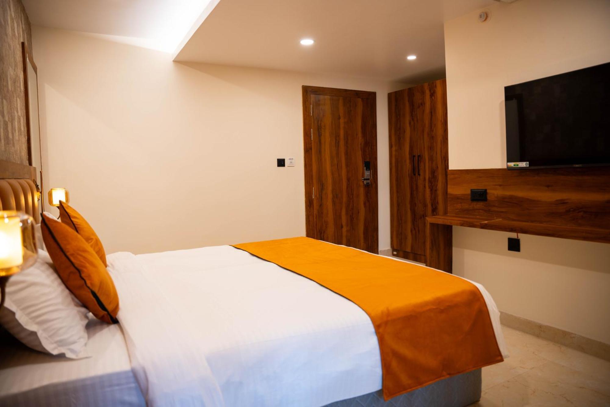 Hotel Orange บูบันเนสชวาร์ ภายนอก รูปภาพ