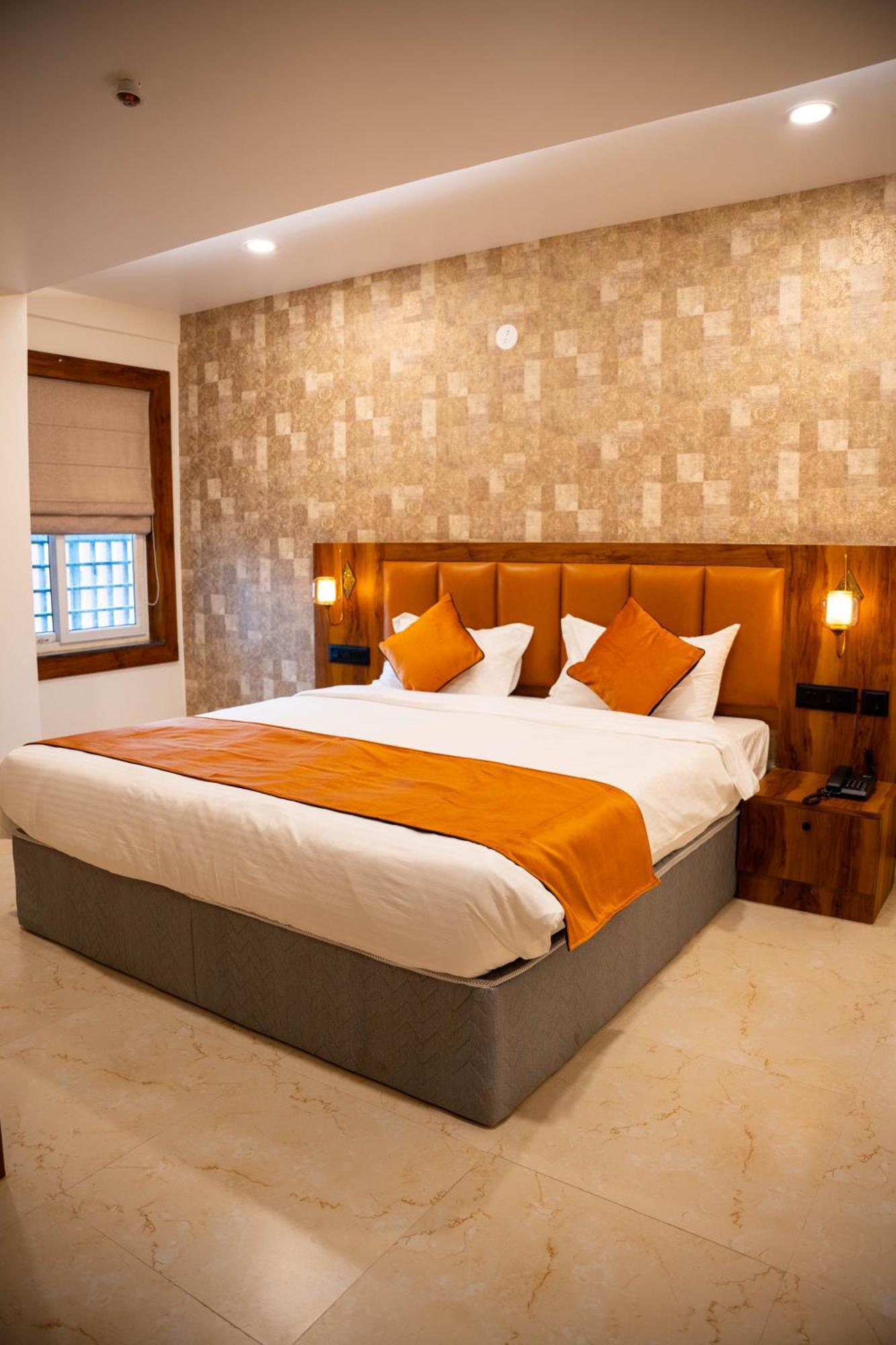 Hotel Orange บูบันเนสชวาร์ ภายนอก รูปภาพ