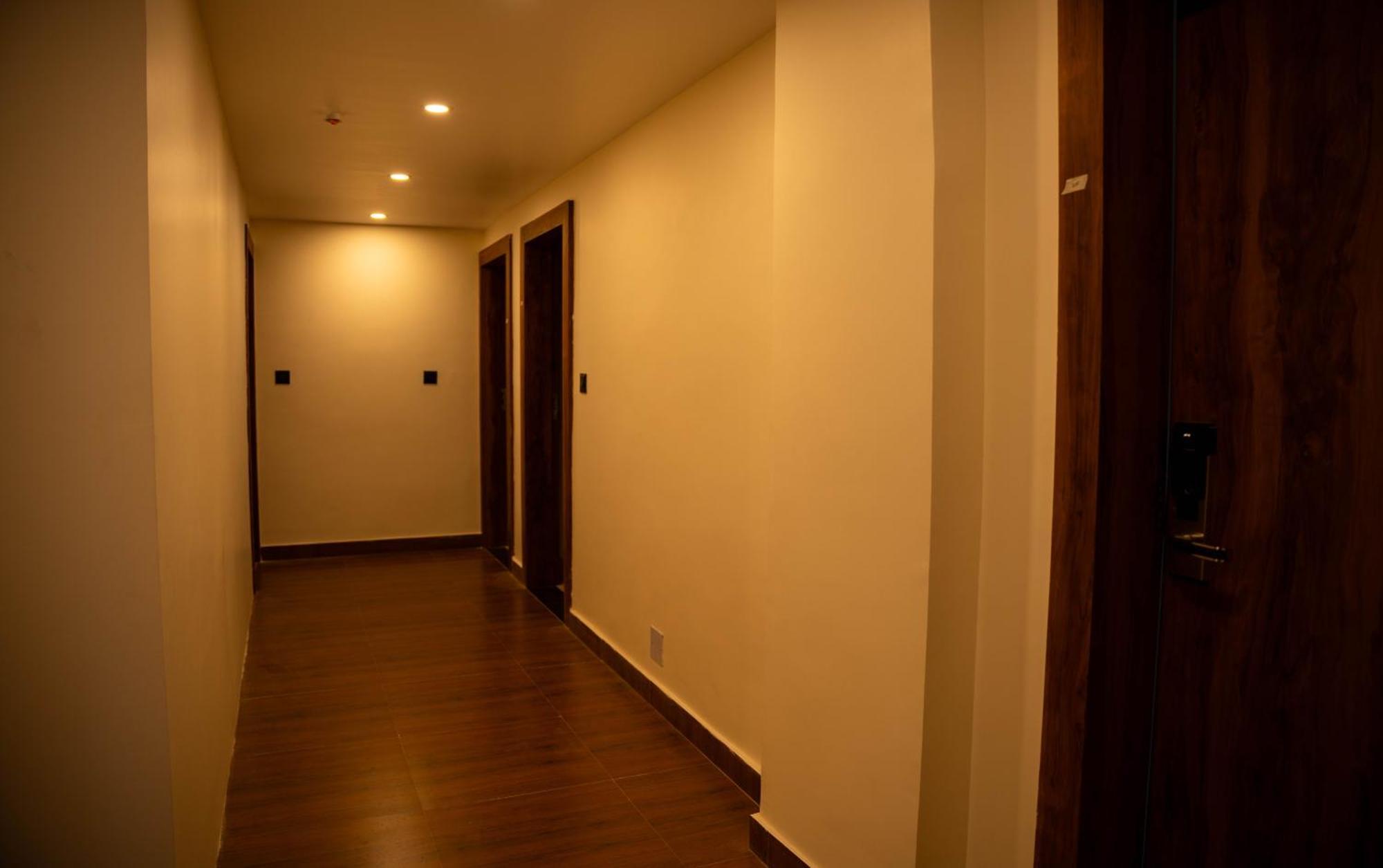 Hotel Orange บูบันเนสชวาร์ ภายนอก รูปภาพ