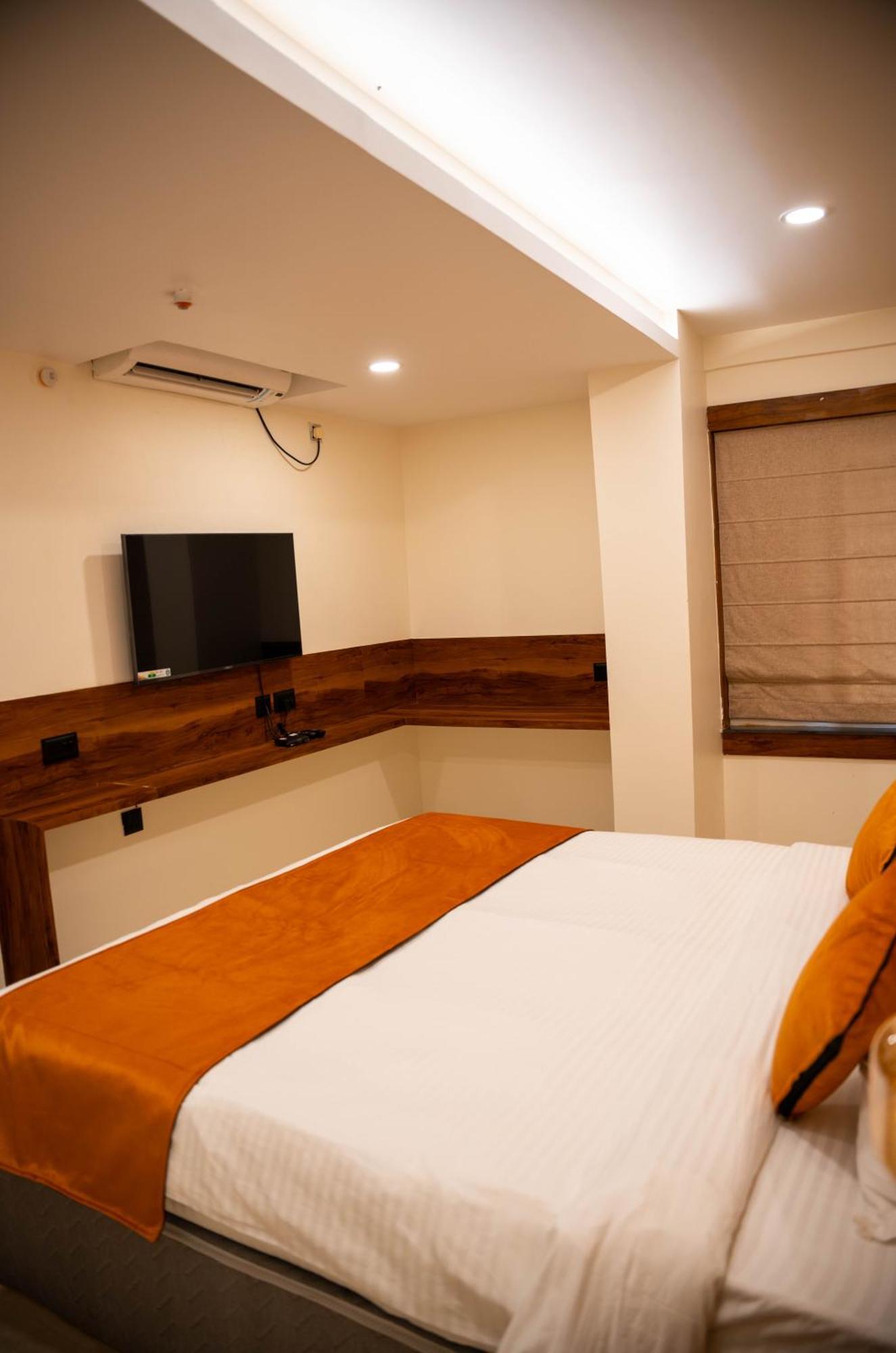 Hotel Orange บูบันเนสชวาร์ ภายนอก รูปภาพ