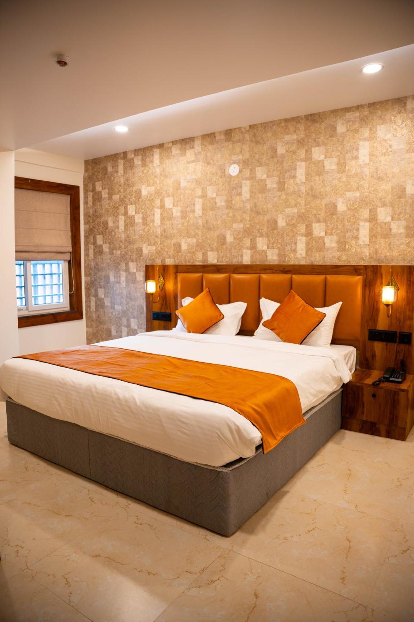 Hotel Orange บูบันเนสชวาร์ ภายนอก รูปภาพ