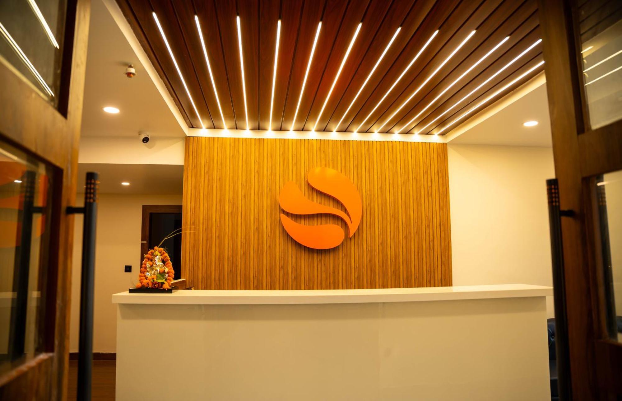Hotel Orange บูบันเนสชวาร์ ภายนอก รูปภาพ