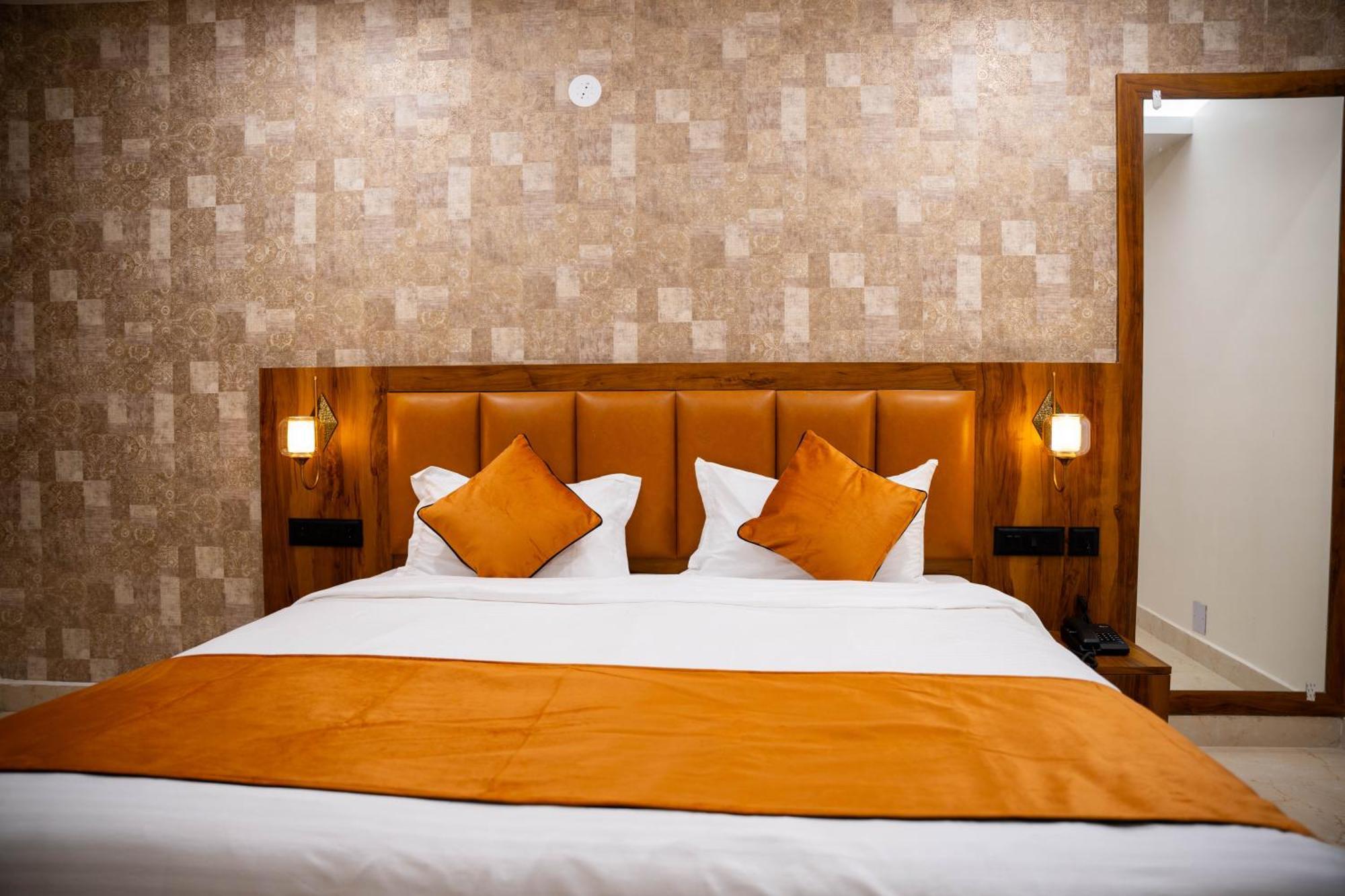 Hotel Orange บูบันเนสชวาร์ ภายนอก รูปภาพ