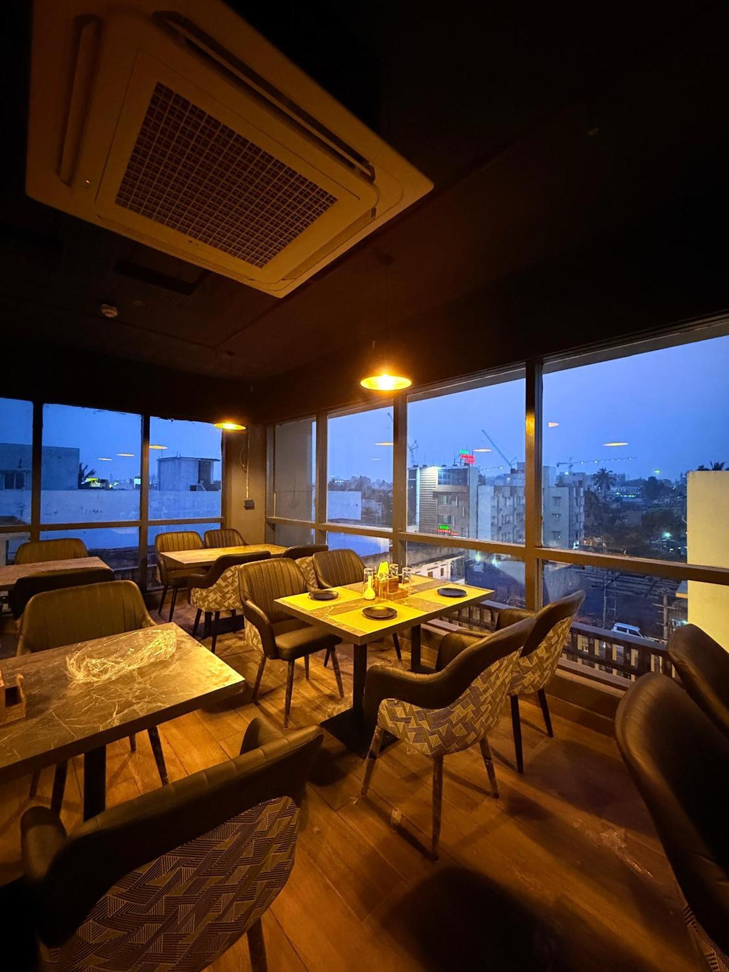 Hotel Orange บูบันเนสชวาร์ ภายนอก รูปภาพ